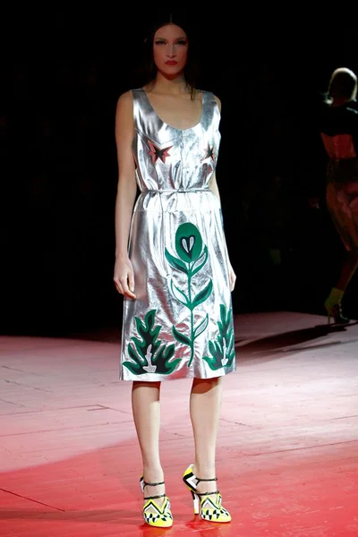 Look 30